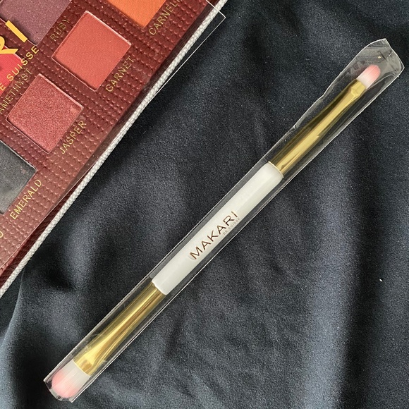 MAKARI EYE SHADOW PALETTE Plus Makeup bag Limited Edition NWT - Picture 8 of 14